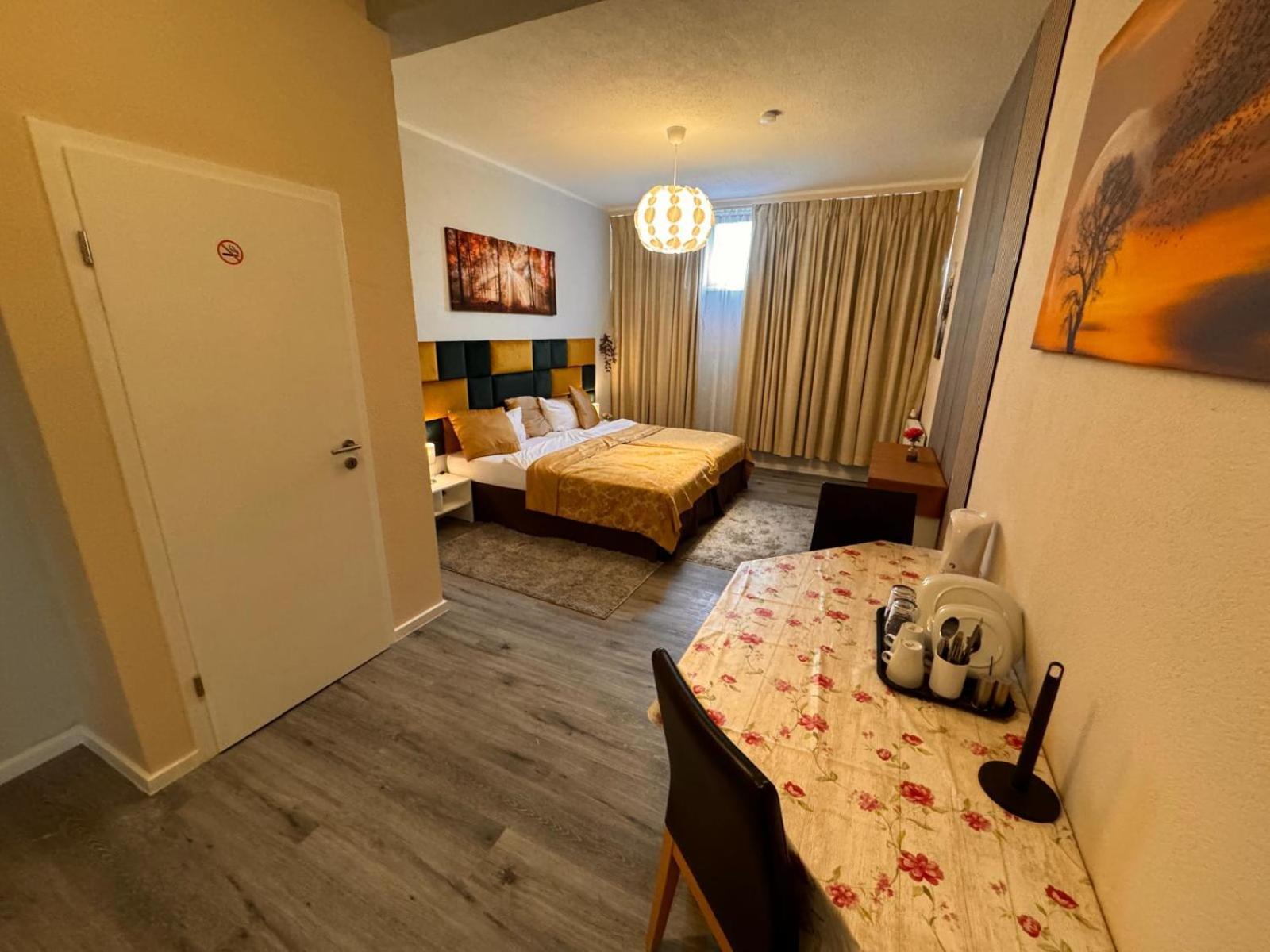 F-f Haus Monteuren Homestay
