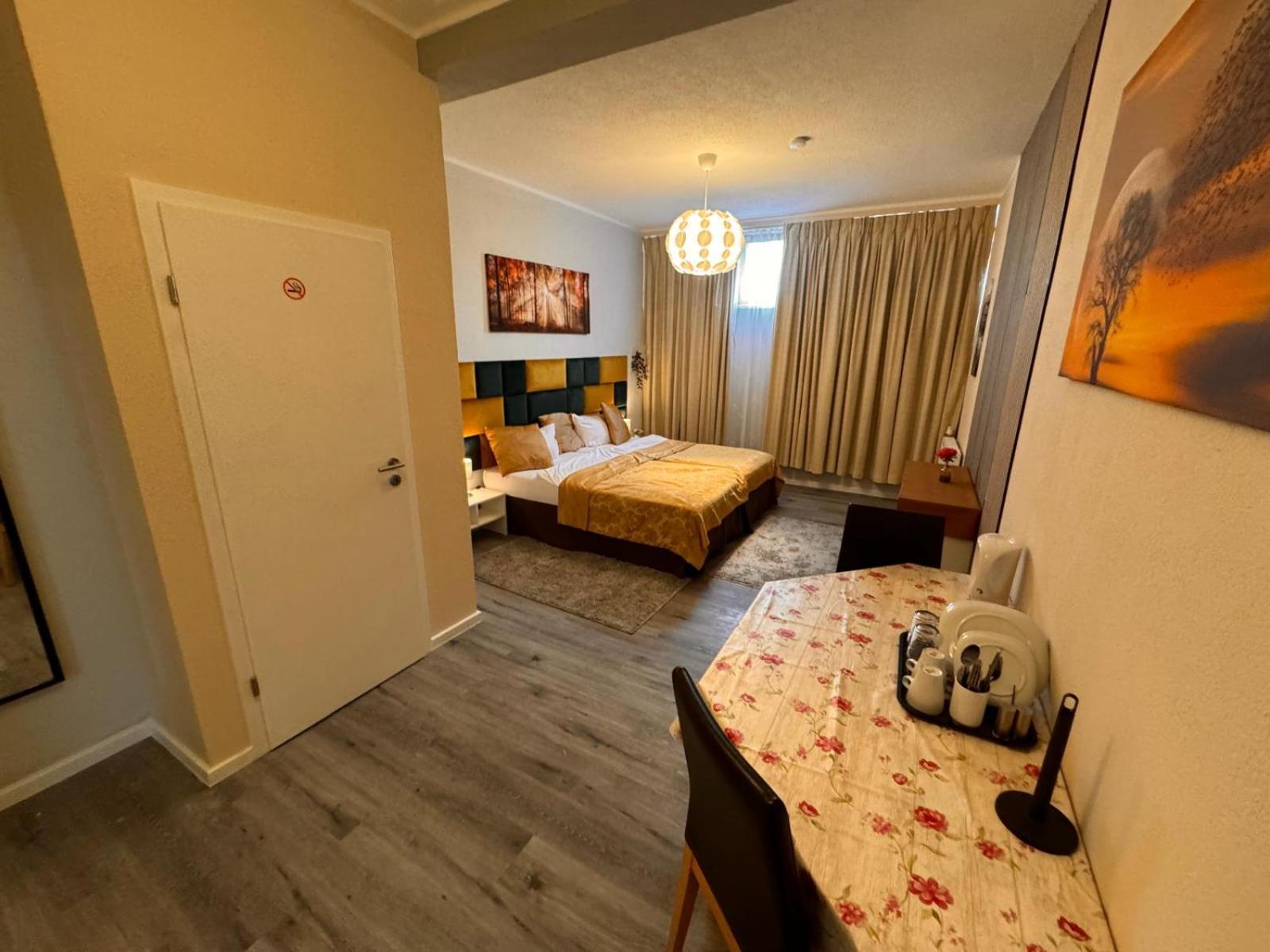 F-f Haus Monteuren Homestay *