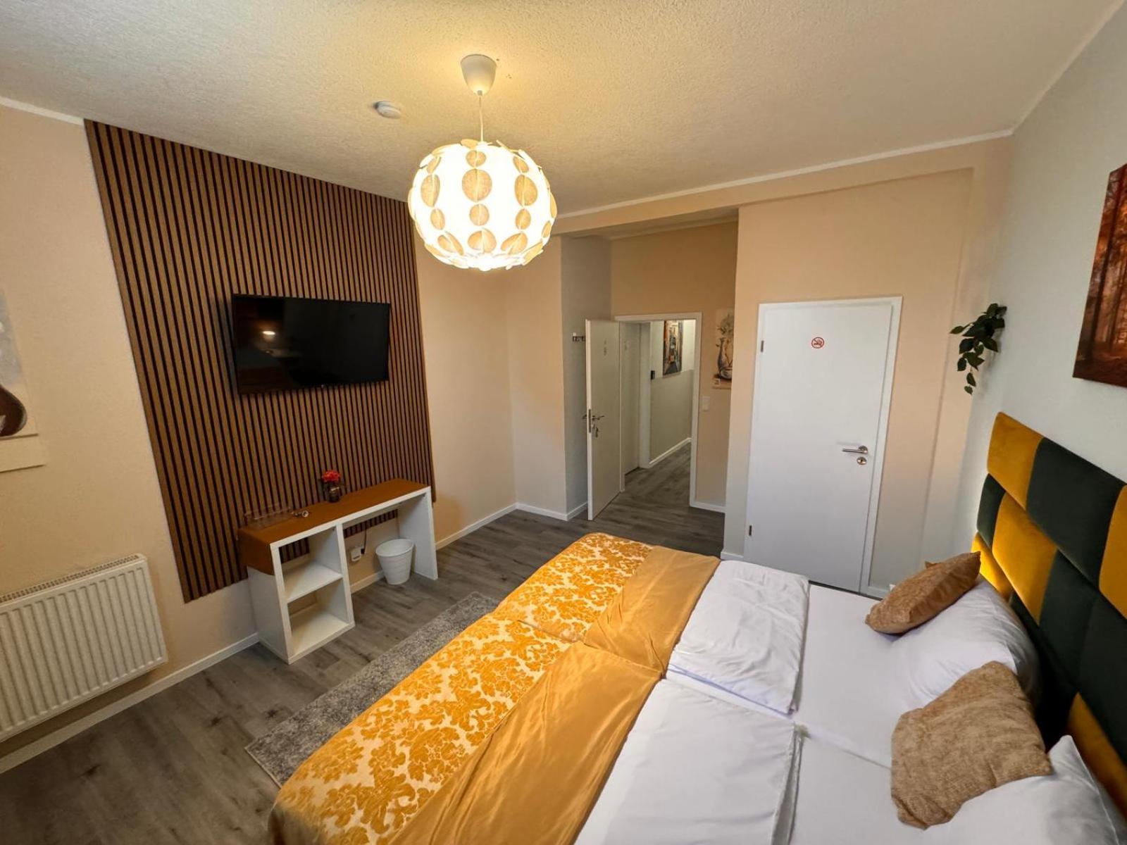 F-f Haus Monteuren Homestay *