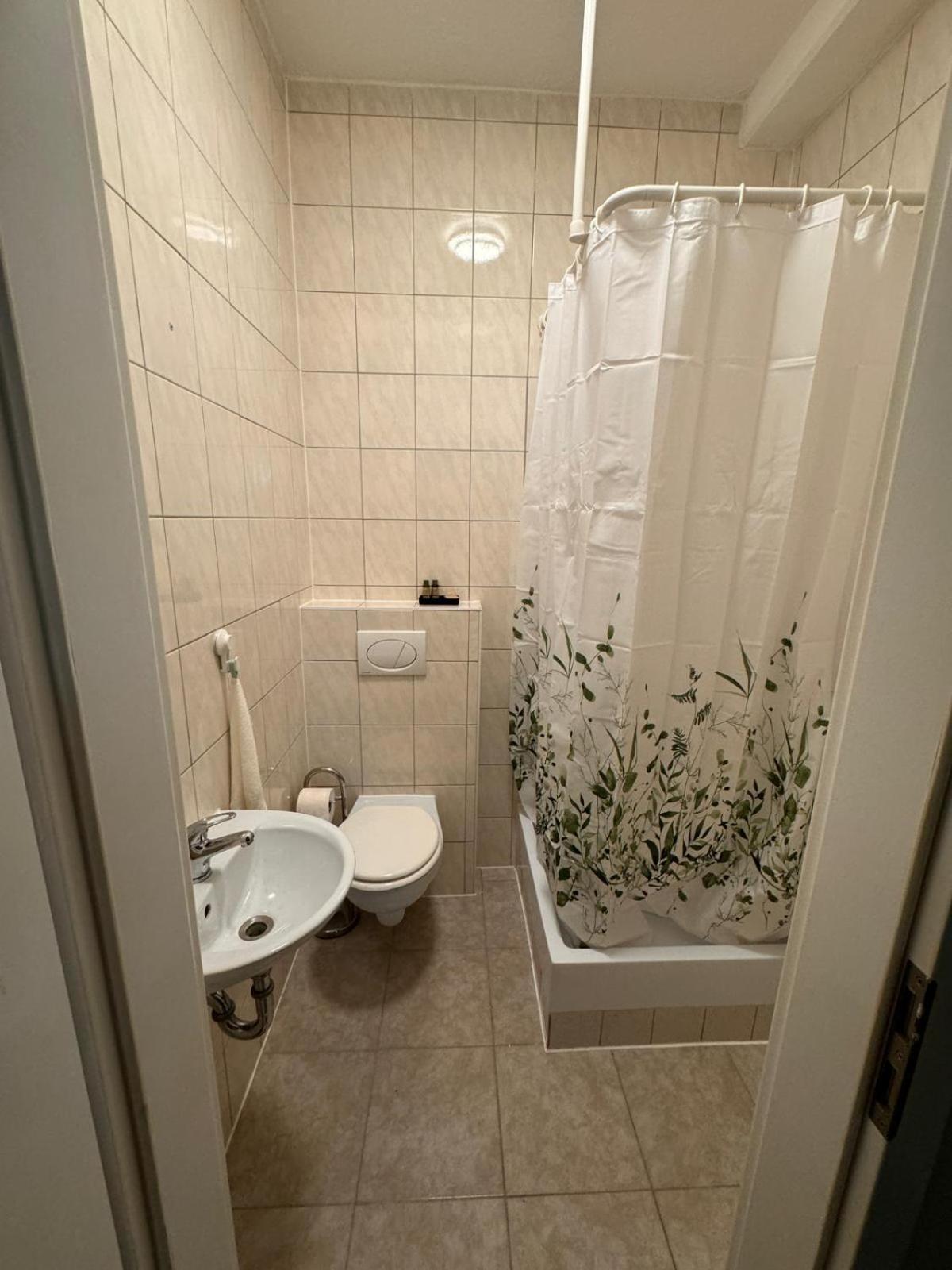 F-f Haus Monteuren Homestay