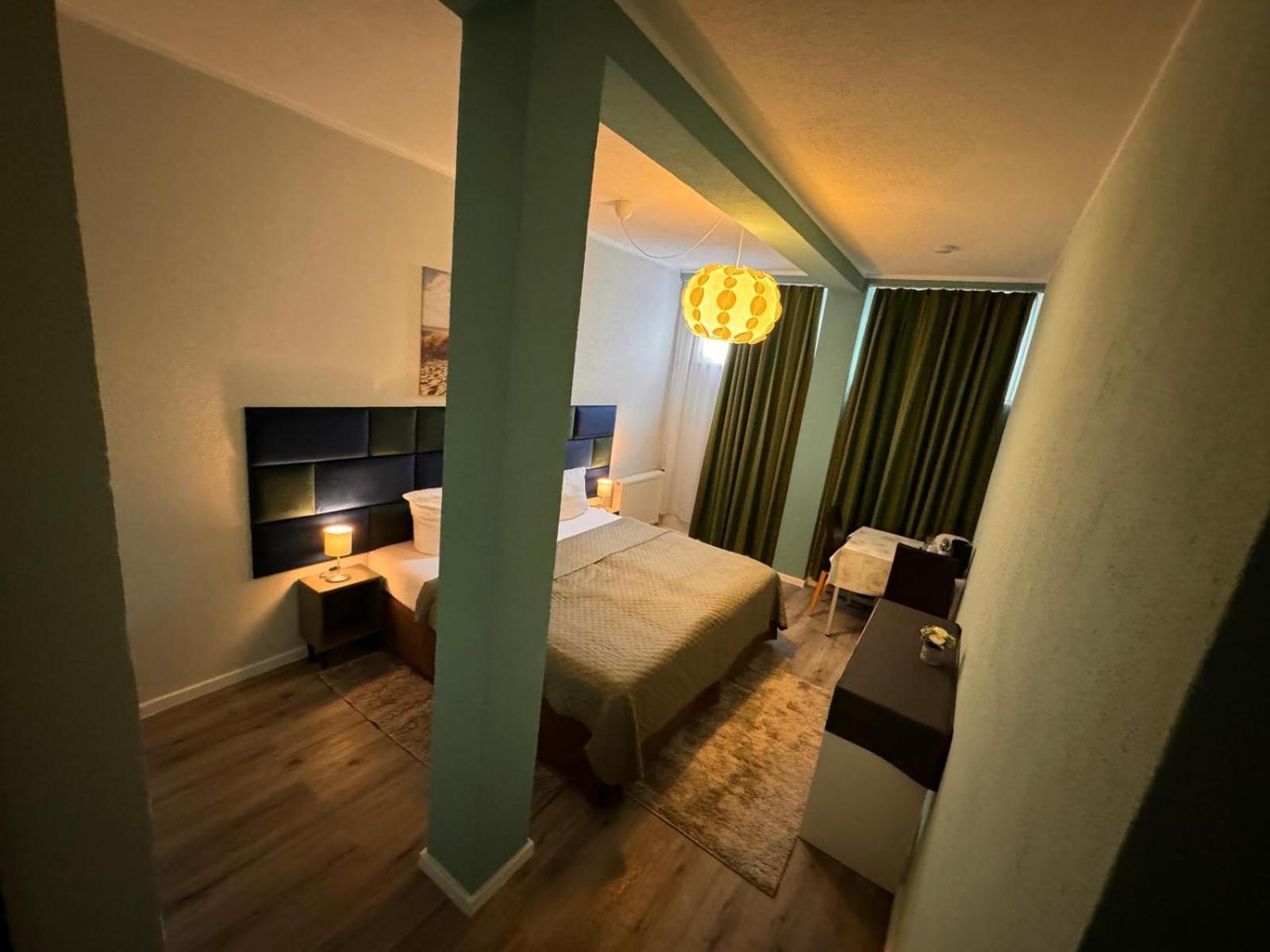 F-f Haus Monteuren Homestay *